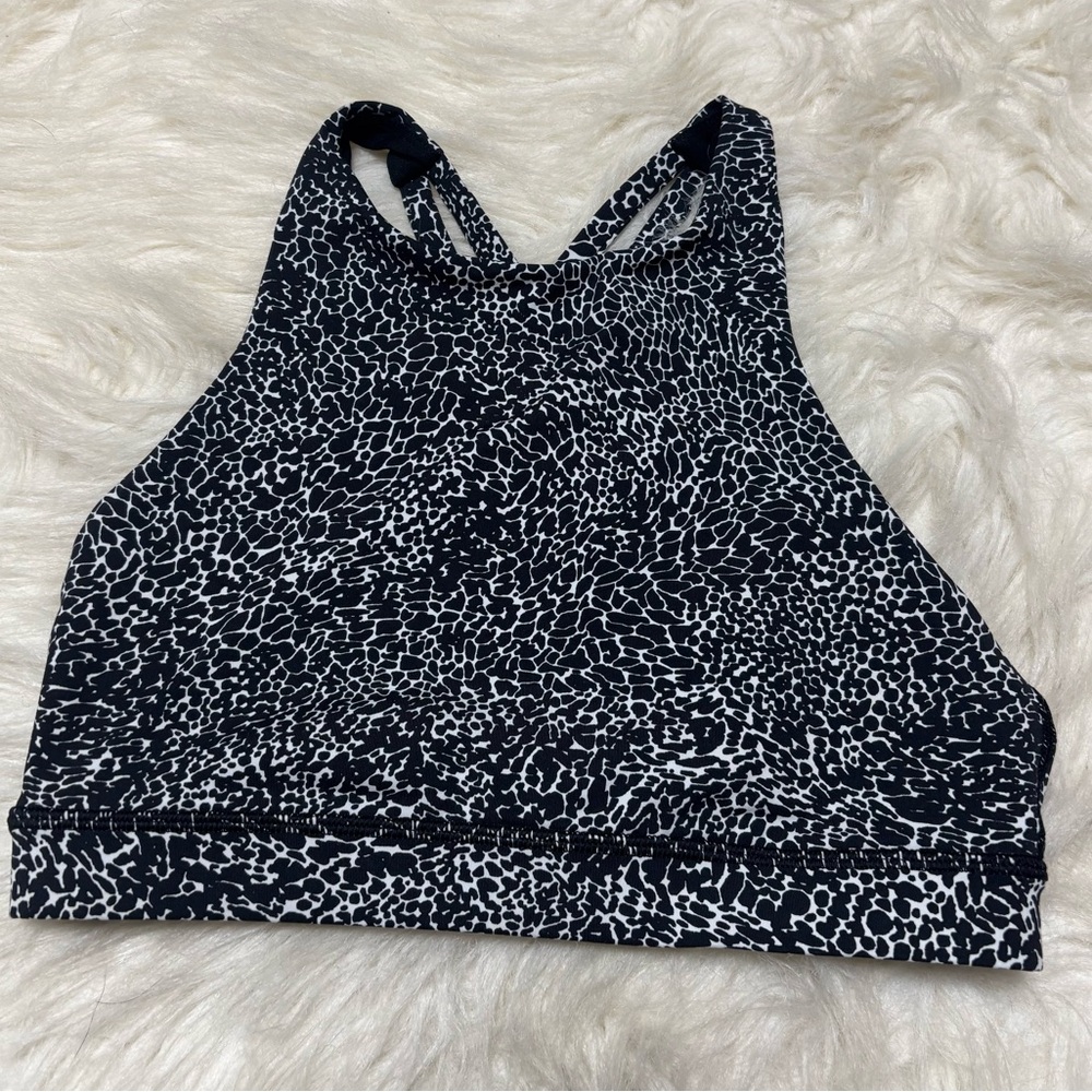 Lululemon Energy High Neck Sports Bra with Black and White Pattern - size 6